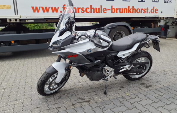 BMW F 900XR